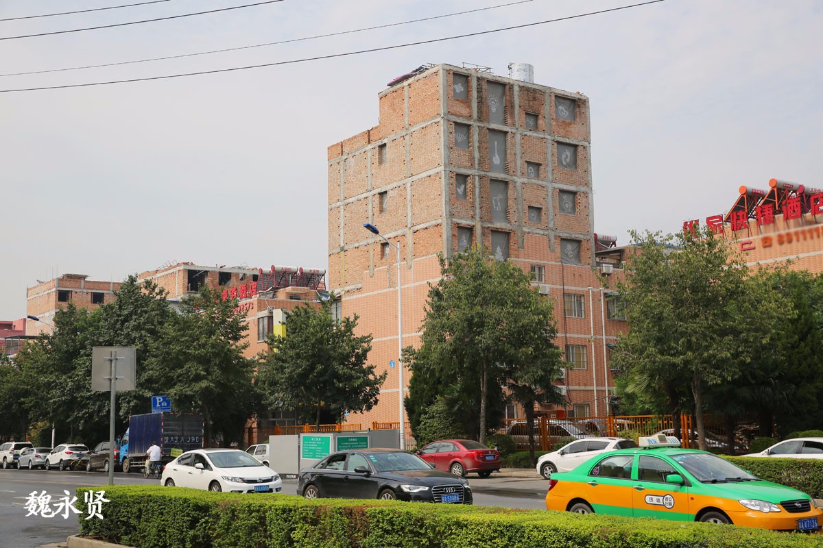 西安甘家寨社区"疯狂"加盖被叫停 违建的全拆