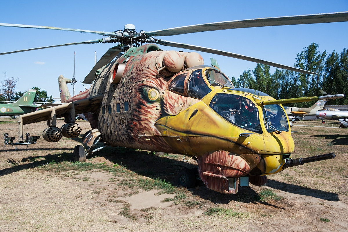 苏联俄罗斯武装直升机的先驱者米24型雌鹿武装直升机