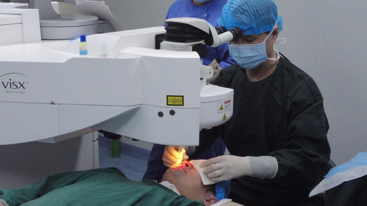 第一批接受激光治疗近视的人,最后都怎么样了?医生说出了实话