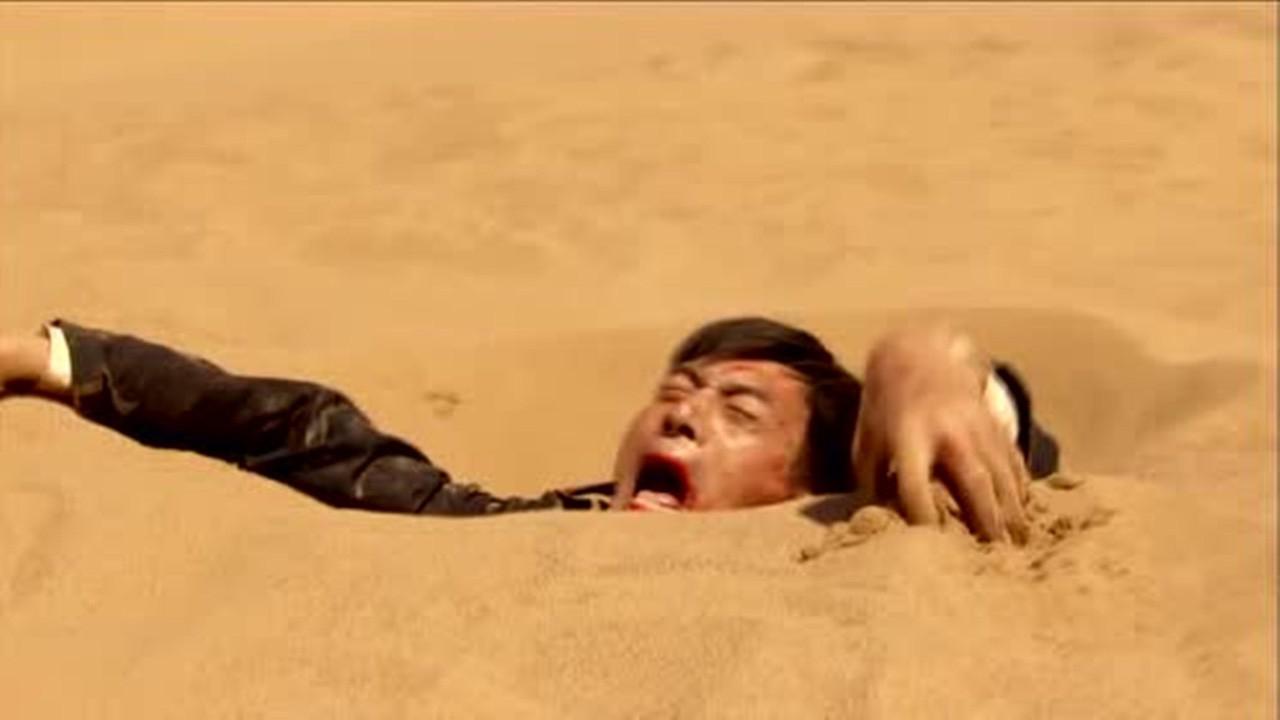 人陷入流沙中,真的会被活生生吞下去吗?原来我们都被骗了!