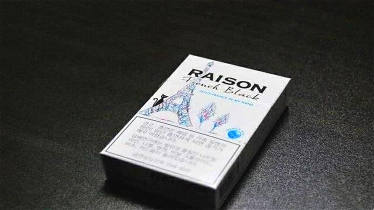 老外用西瓜一口气抽掉20根爆珠烟,烟雾缭绕,这是土豪的乐趣吧!