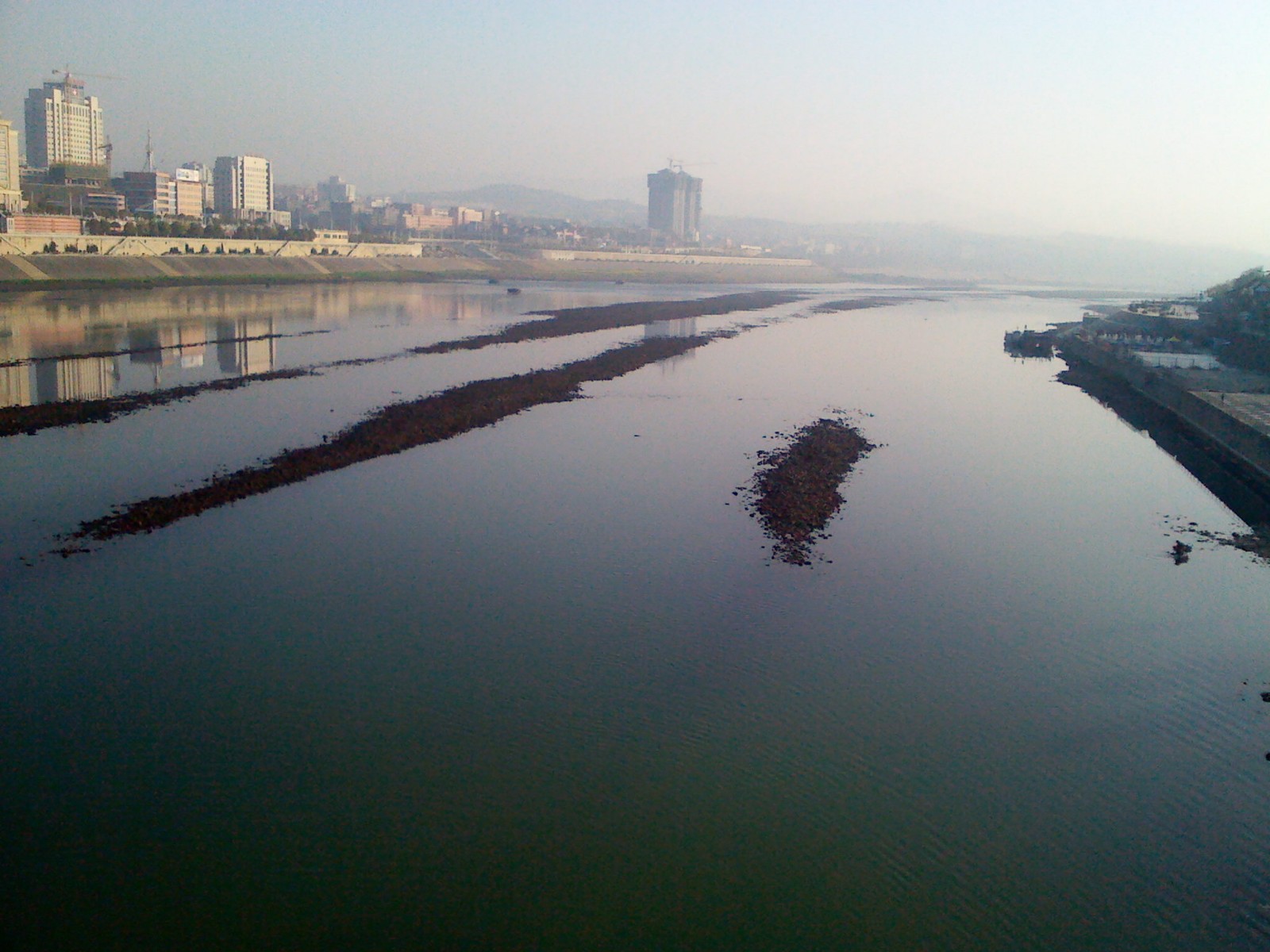 冬日的汉江,干涸的河床一马平川