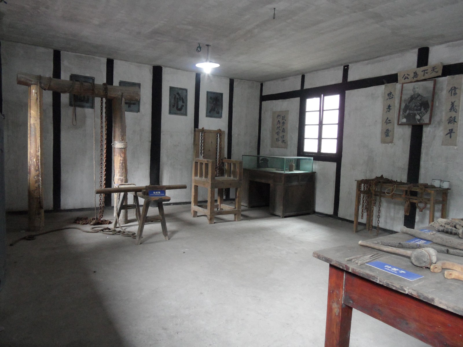 参观重庆渣滓洞,了解革命历史