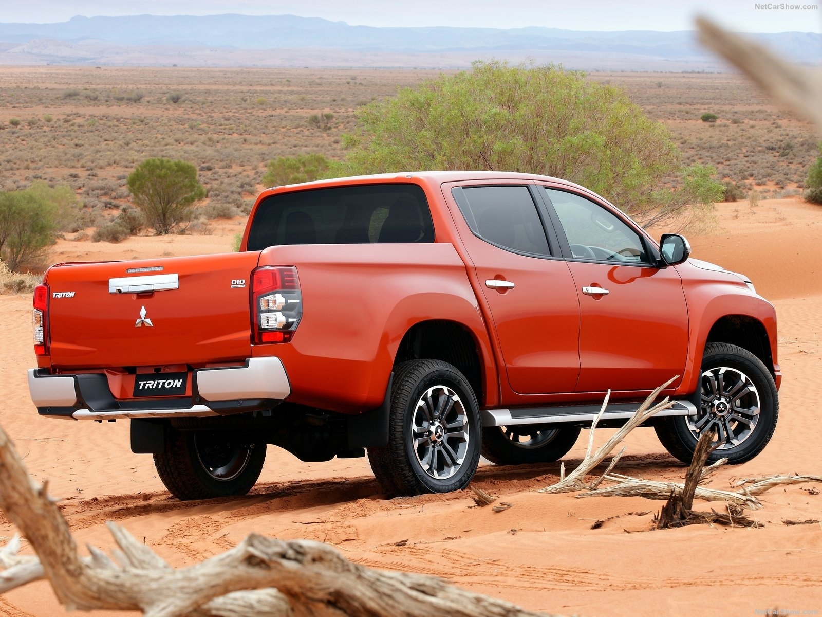 帕杰罗劲畅的兄弟,全新三菱l200皮卡发布(多图详解)