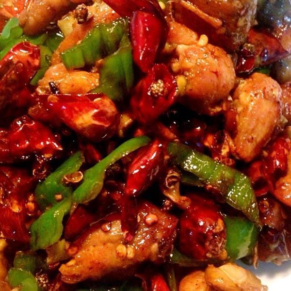 辣椒炒肉辣子鸡丁蒜苔炒肉三道超经典下饭菜让你渣都不剩