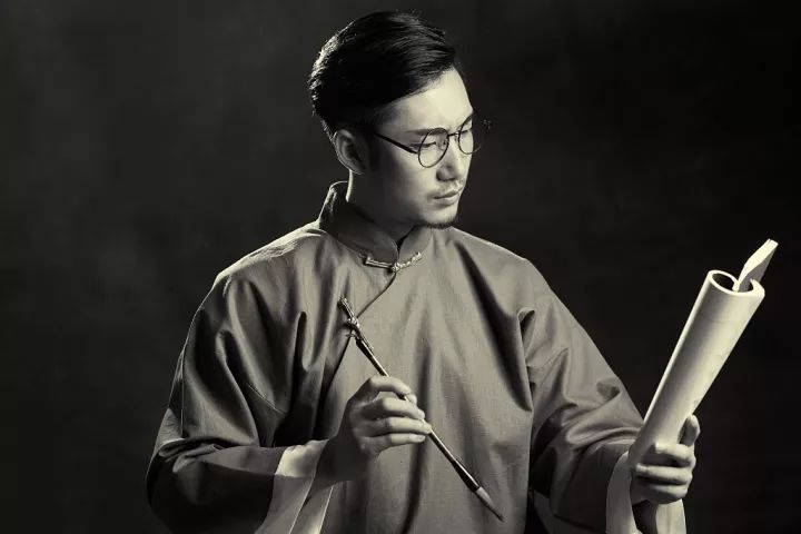 写书法的男人,儒雅温厚,就是这么靠谱