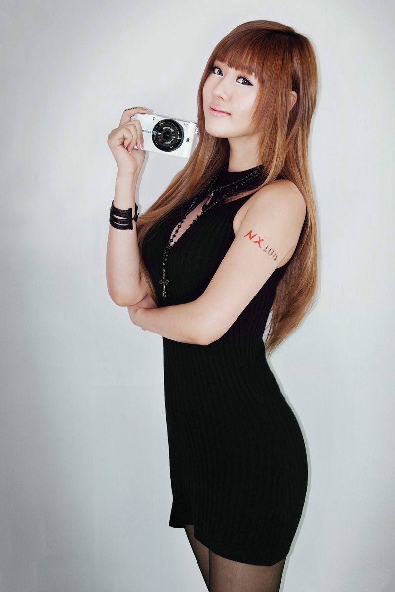 韩国车模黄美姬小姐s曲线写真