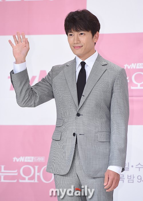 池晟姜汉娜等艺人出席tvn新周三周四剧《认识的妻子》发布会