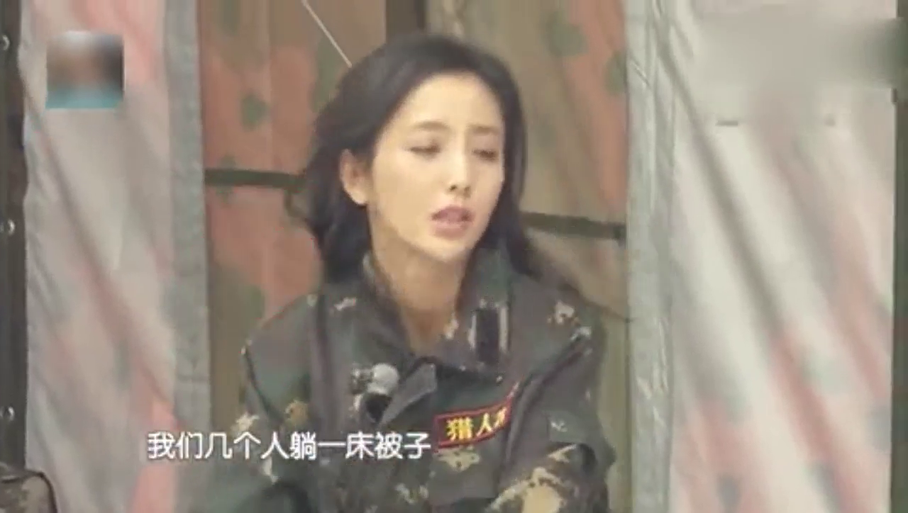 真正男子汉队长直接生咬活鸡,佟丽娅被吓坏杨