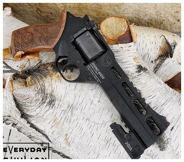 绝地生活r45相册:羌是一个版本的东西,帅是一辈子的东西|左轮手枪