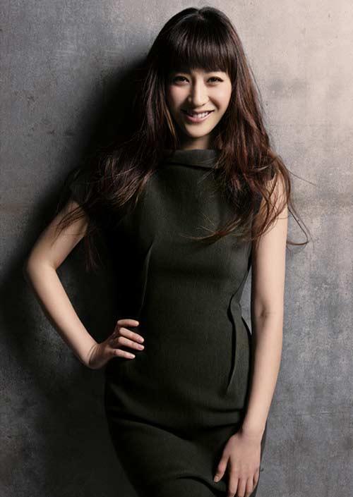 她情路坎坷,导演男友被砍,富商男友出轨,最后嫁给百亿富豪!