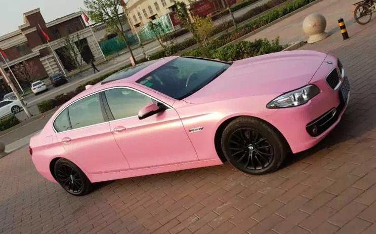 包围,排气,轮毂,然而当时在我眼里,这只是一辆改了红色车膜的宝马而已