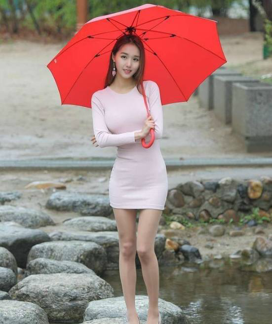 街拍,图1成熟美妇,图2身材火辣,图3露脐小蛮腰是我的最爱