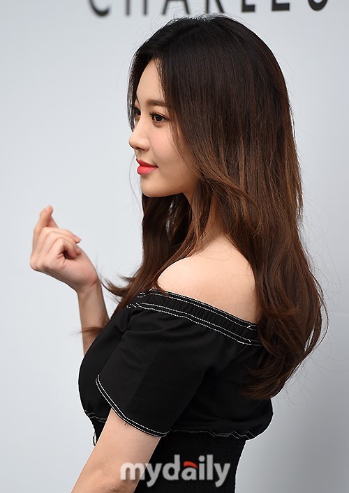 韩国女团girlsday成员yura首尔出席代言品牌宣传