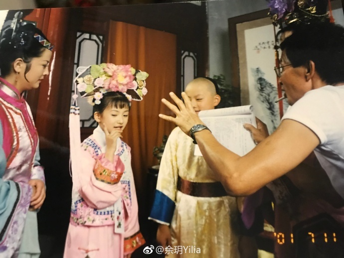 刚看到@余玥yilia 晒剧照,天呐小金蟾竟然长这么大啦看过《格格要出嫁