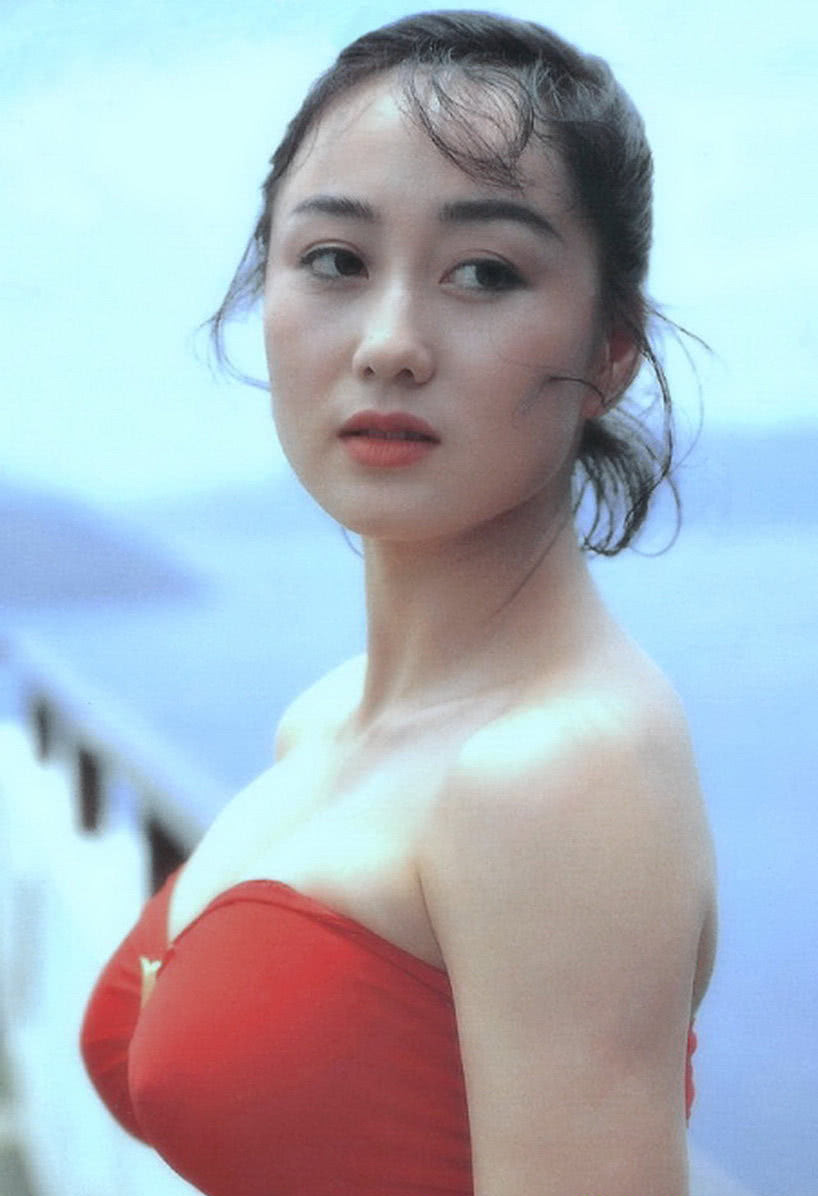 第二名,利智,李连杰的老婆,当年的利智真的是惊为天人,选美冠军出身的