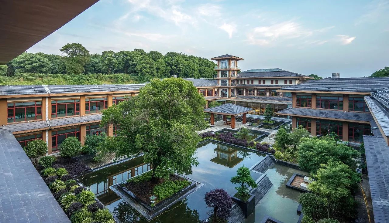 纯朴素雅的极简设计,才能彰显大气磅礴的中式元素