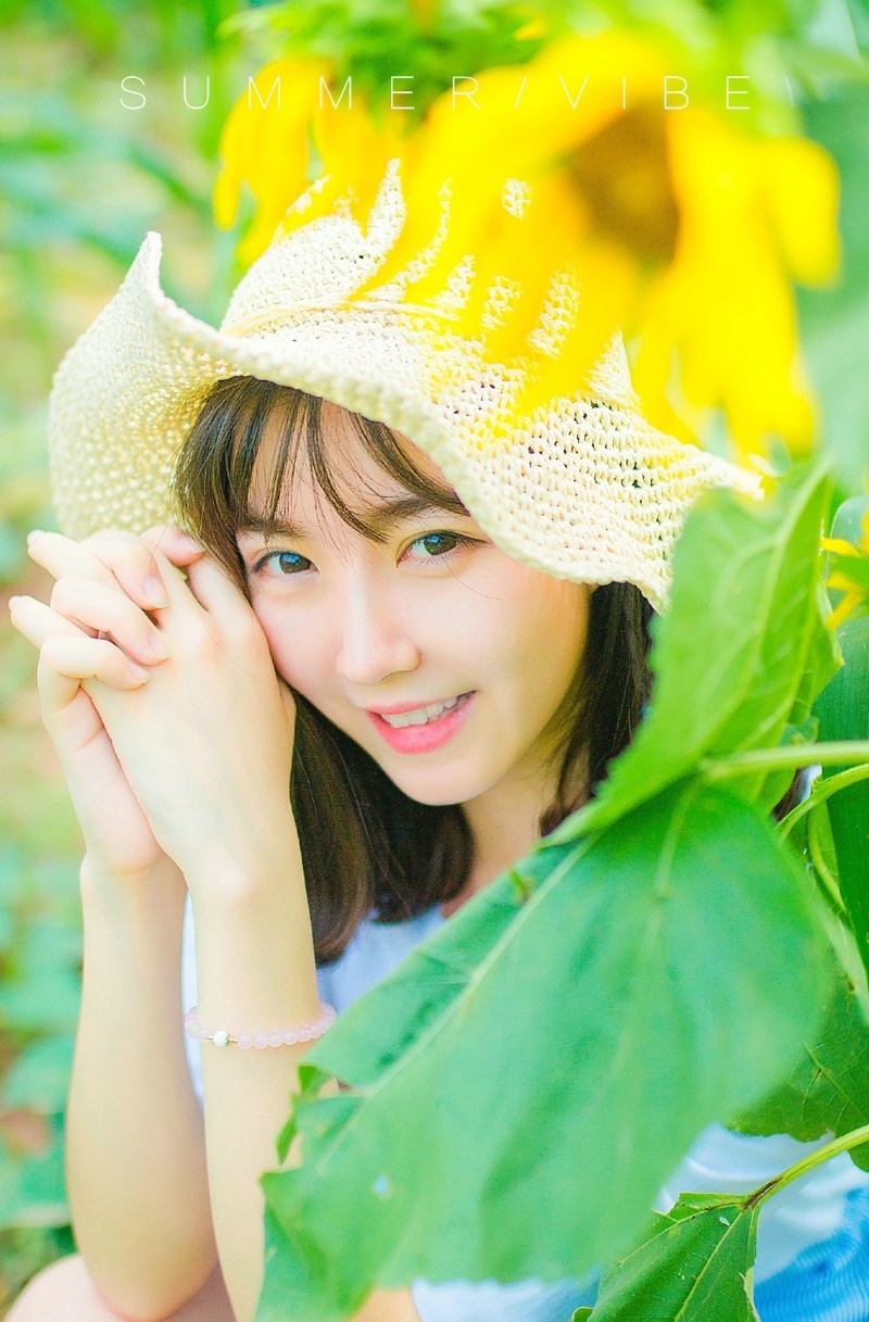 明媚天空下的清新美女卖萌嘟嘴写真集 @微相册 @微博摄影