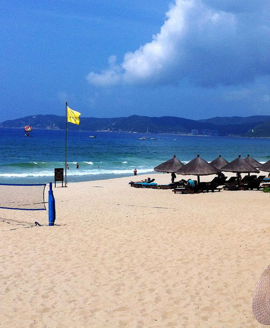 这里的海似乎更叫人倾心5月13号是母亲节,我在亚龙湾的海滩上写下对