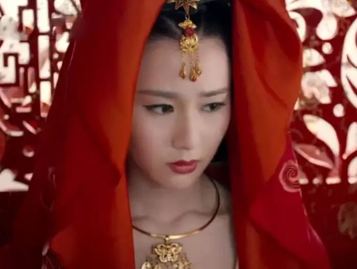 曾在《微微一笑很倾城》中打酱油,出演小雨妖妖一角,剧中虽是一个备受