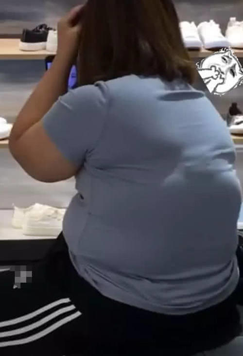 两百斤小姐姐玩自拍,看到手机里的她后,让人直呼心动!