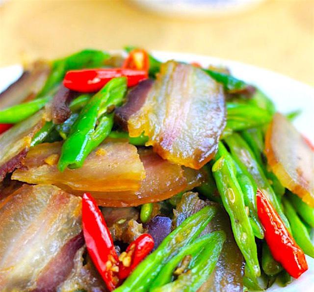 准备食材:腊肉,四季豆,油,盐一,四季豆炒腊肉今天小张就教你2个好吃到