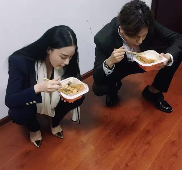 徐海乔妈妈曝儿子前女友大火之后分手,网友:她何时大火过?