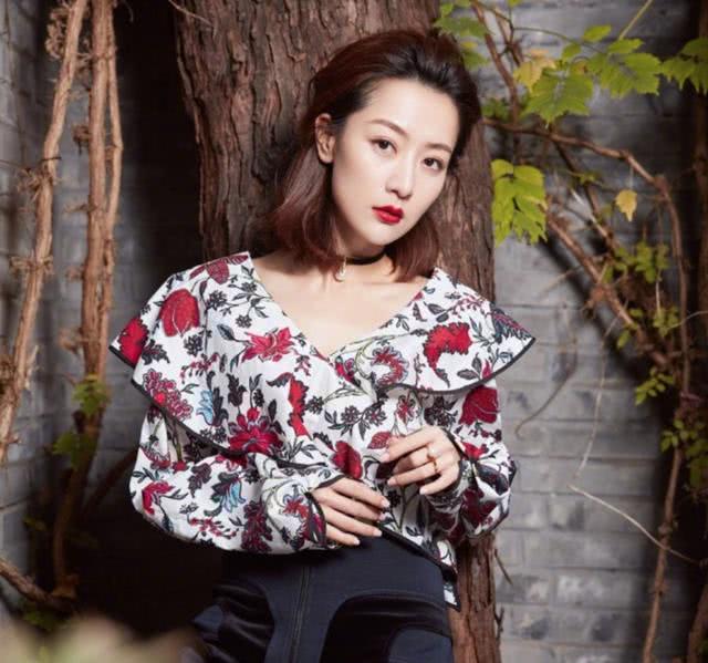 32岁女演员白冰近照,颜值不输景甜韩雪,嫁丁一成就幸福婚姻