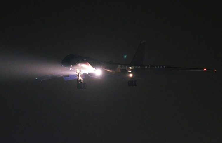 凌晨4点!两架飞机夜空飞行,国产飞机不用再受gps限制