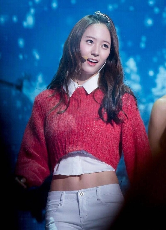 欣赏一组郑秀晶的撩妹腹肌