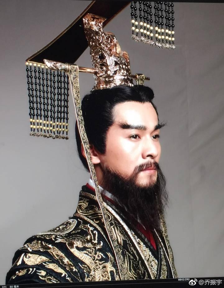 这位男星完美的还原了秦始皇，大家都惊叹于他的转变如此之大|秦始皇|历史书|还原_新浪新闻