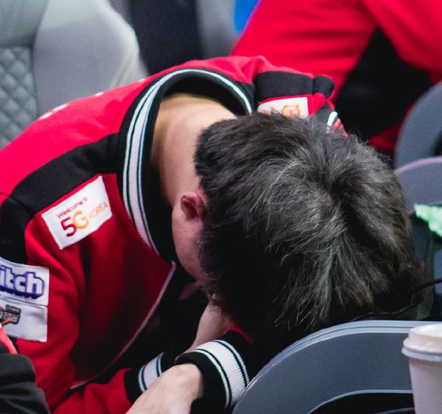 faker又一次因为skt痛哭,直言找不到前方的路越走越黑了