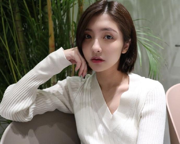 王思聪前女友豆得儿晒出比基尼照片 这小蛮腰也是没谁了