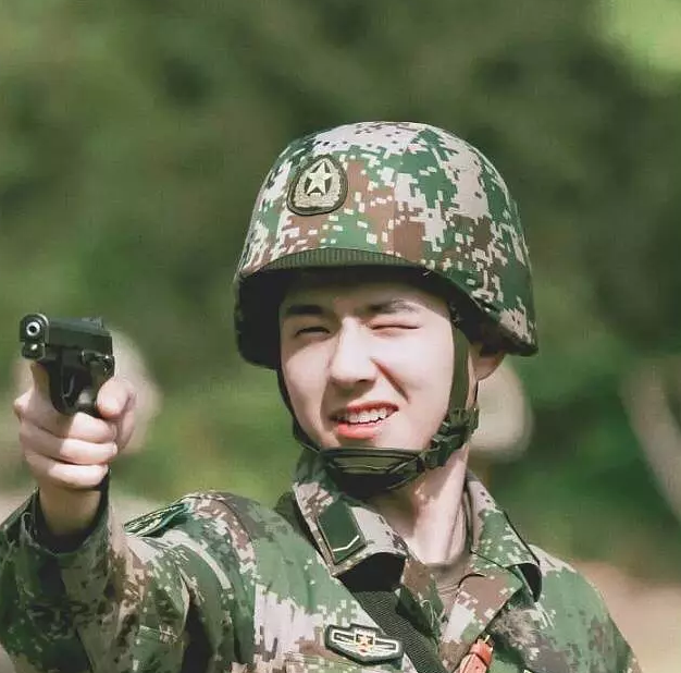 鹿晗刘昊然蔡徐坤帅照惹人笑,网友吐槽:快退出自拍圈