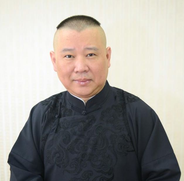 当年的郭德纲过的多么忍辱负重,看完这些照片,扎心到落泪!