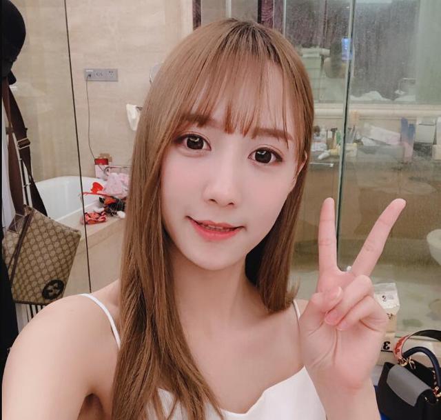 英雄联盟南波儿不拿四杀就倒立?究竟是游戏直播还是杂技表演