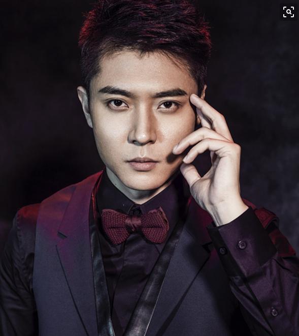 张丹峰最新个人写真,帅出新高度,你喜欢哪一张呢