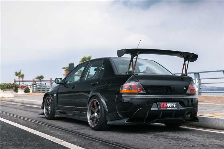 全身都是精品的三菱e9,停在那里简直就是一件艺术品!