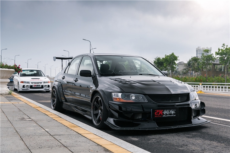 全身都是精品的三菱e9,停在那里简直就是一件艺术品!