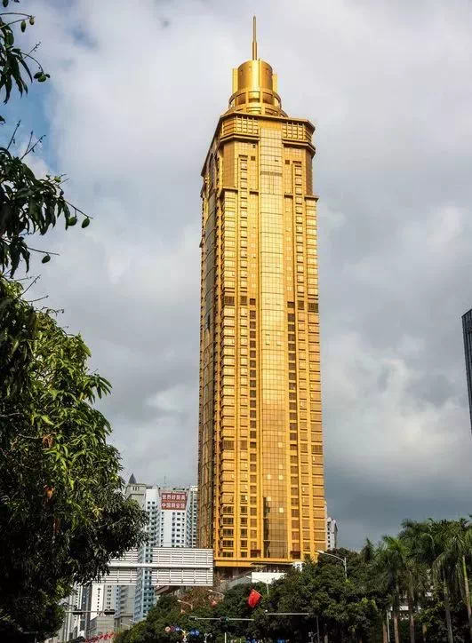 南岳大厦是一栋全新写字楼,外观特别,是