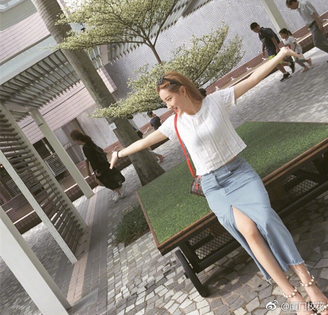 她叫熊颖98年就读于上海师范大学身高174cm你觉得几分