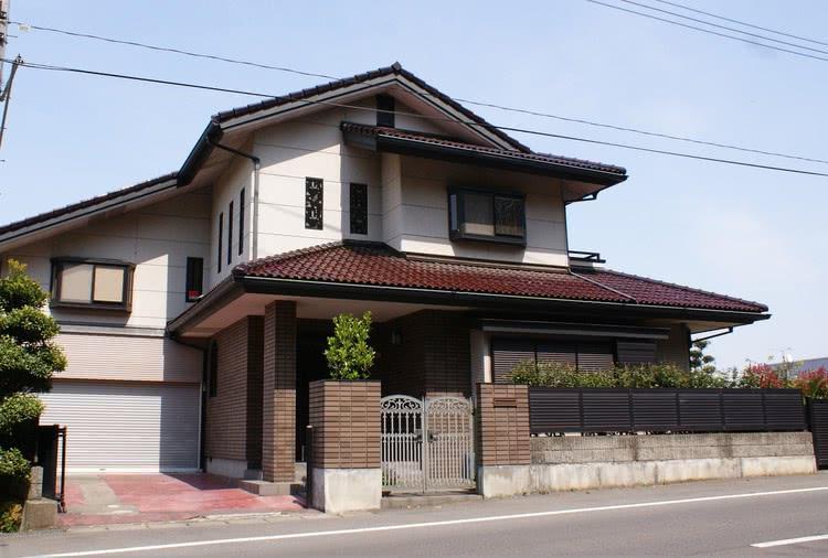 日本的人口密度是中国的2倍多,可为何他们大多住独栋别墅?