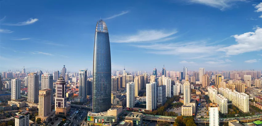 济南的蓝, 在一栋栋拔地而起的新高楼里.