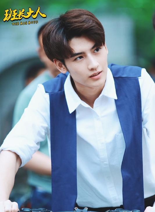 近期捕捉到小鲜肉一枚, 快来看看是不是你迷恋的那一只!