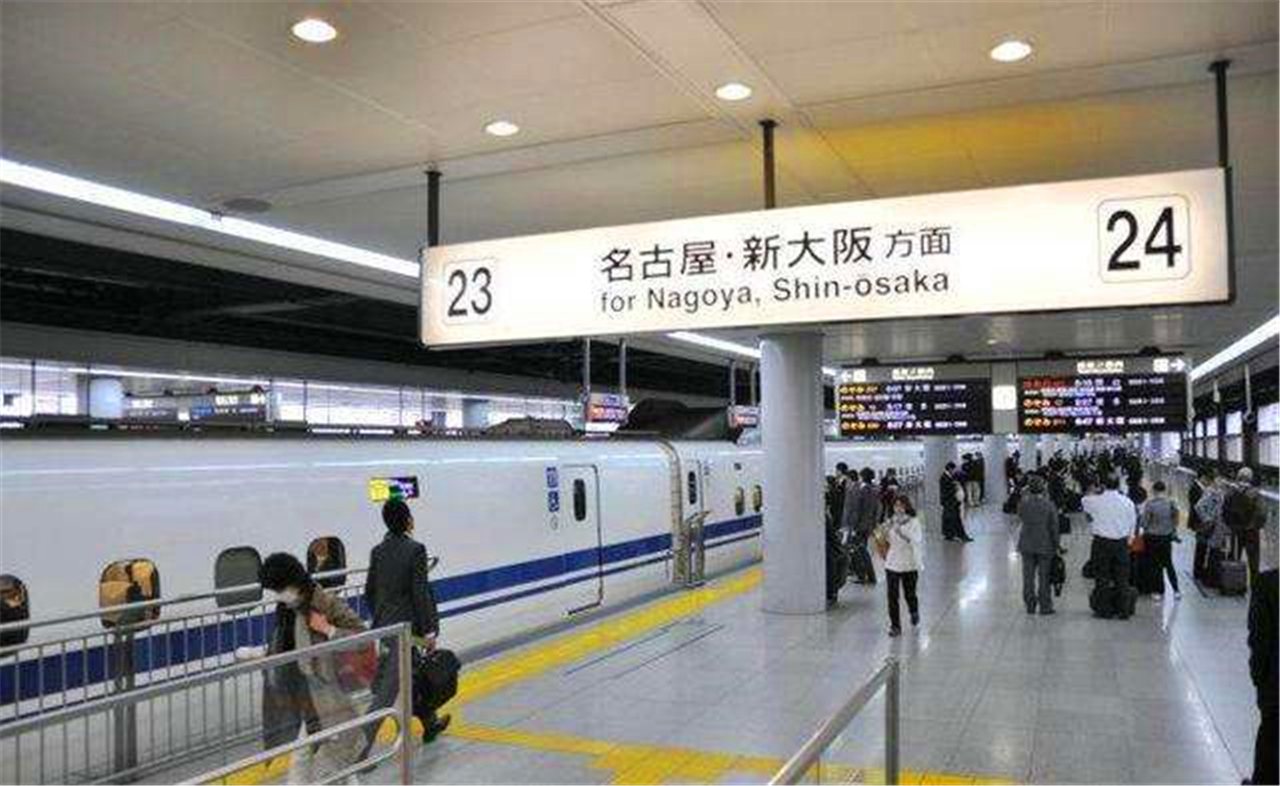 为什么日本高铁能吸烟?而中国高铁却不能,现在终于明白了!