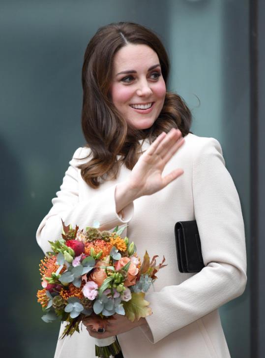 看完梅根怀孕穿搭,再看看凯特王妃怀孕穿搭,连怀孕都这么迷人