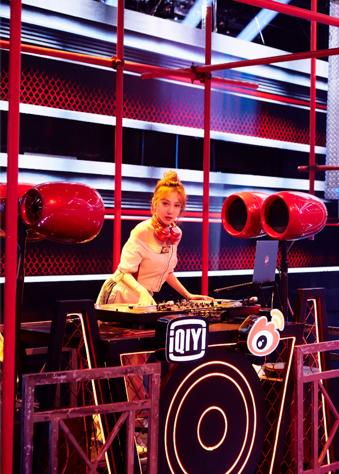 《中国新说唱》开播 女dj李奕可kaka助阵