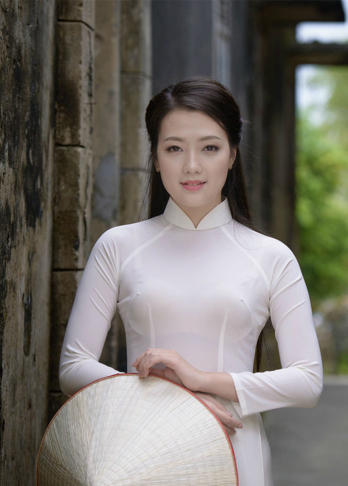 人像摄影白衣女子知性优雅异域风情越南媳妇