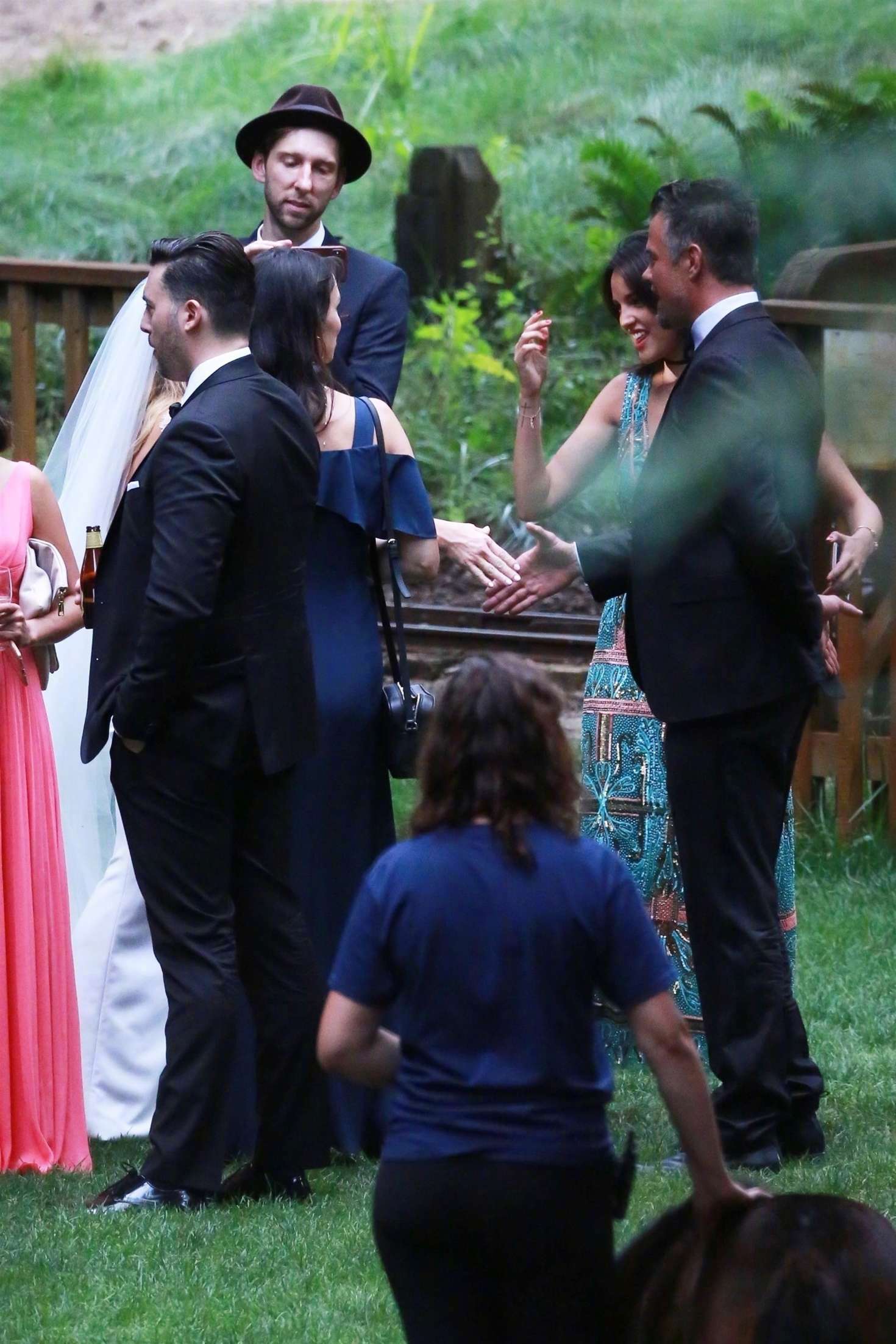 《变形金刚》)在圣何塞出席ashley greene(《暮光之城》)的婚礼