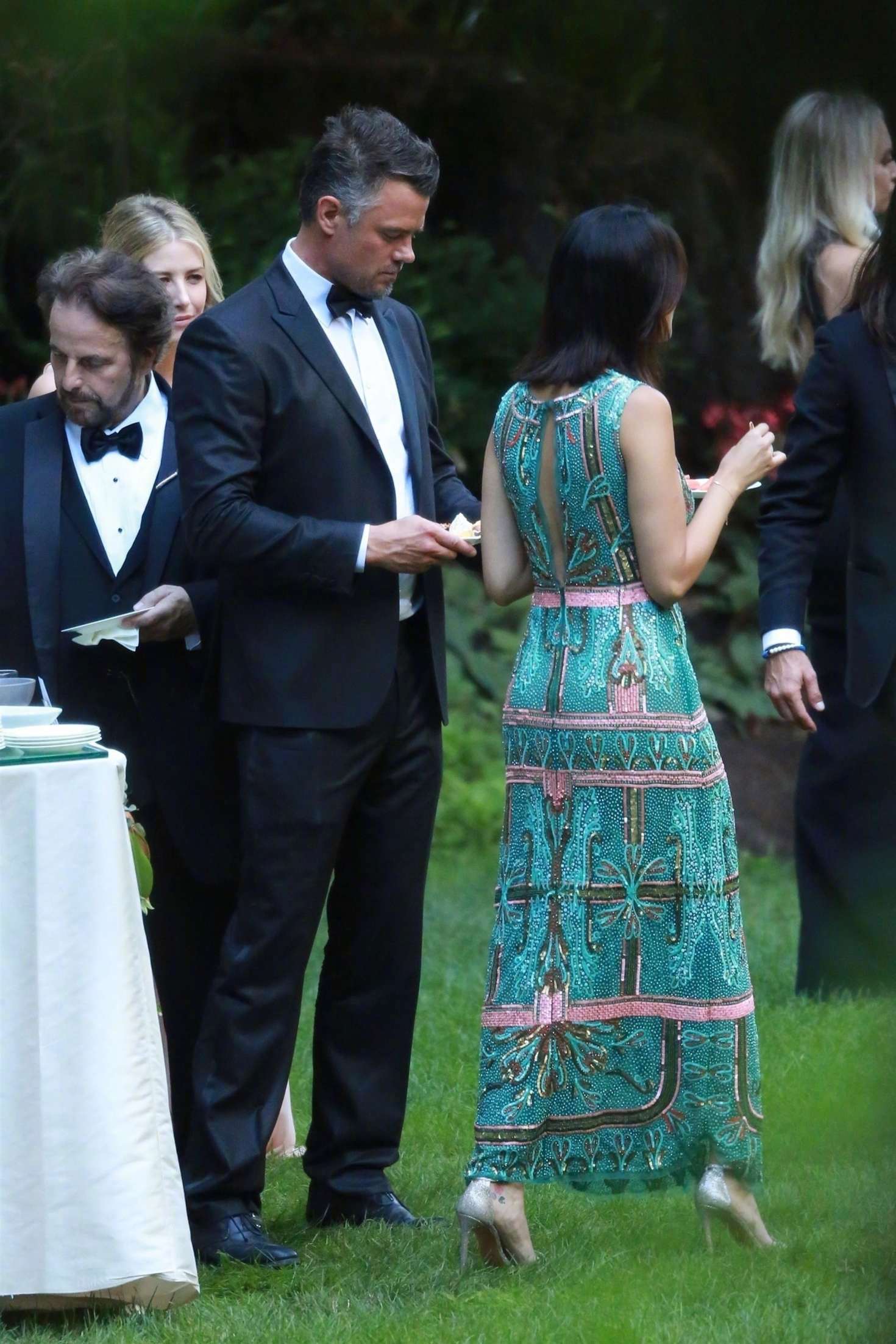 《变形金刚》)在圣何塞出席ashley greene(《暮光之城》)的婚礼